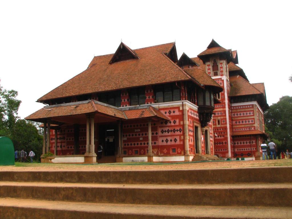 5 Days Munnar, Ashtamudi, Varkala & Kovalam Tour Package